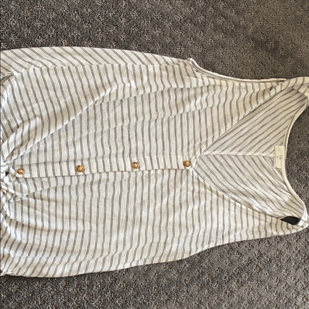 Boutique v-neck top
